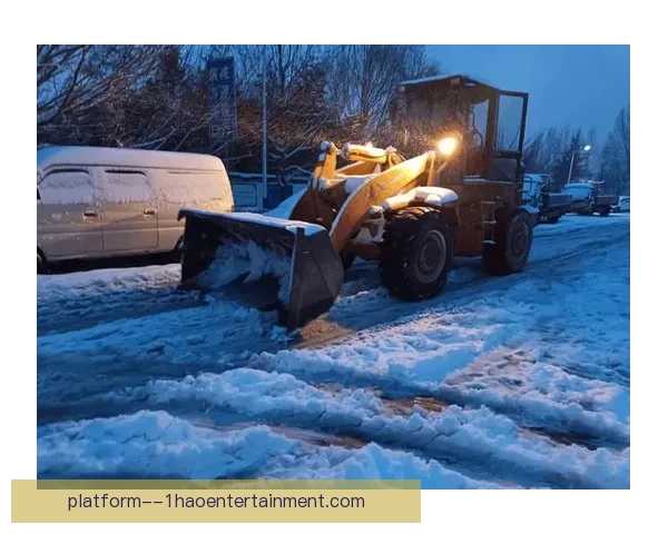 长春亚泰主场突遇极端降雪启动紧急除雪预案全力保障比赛观众安全 长春亚泰主场突遇极端降雪启动紧急除雪预案全力保障比赛观众安全